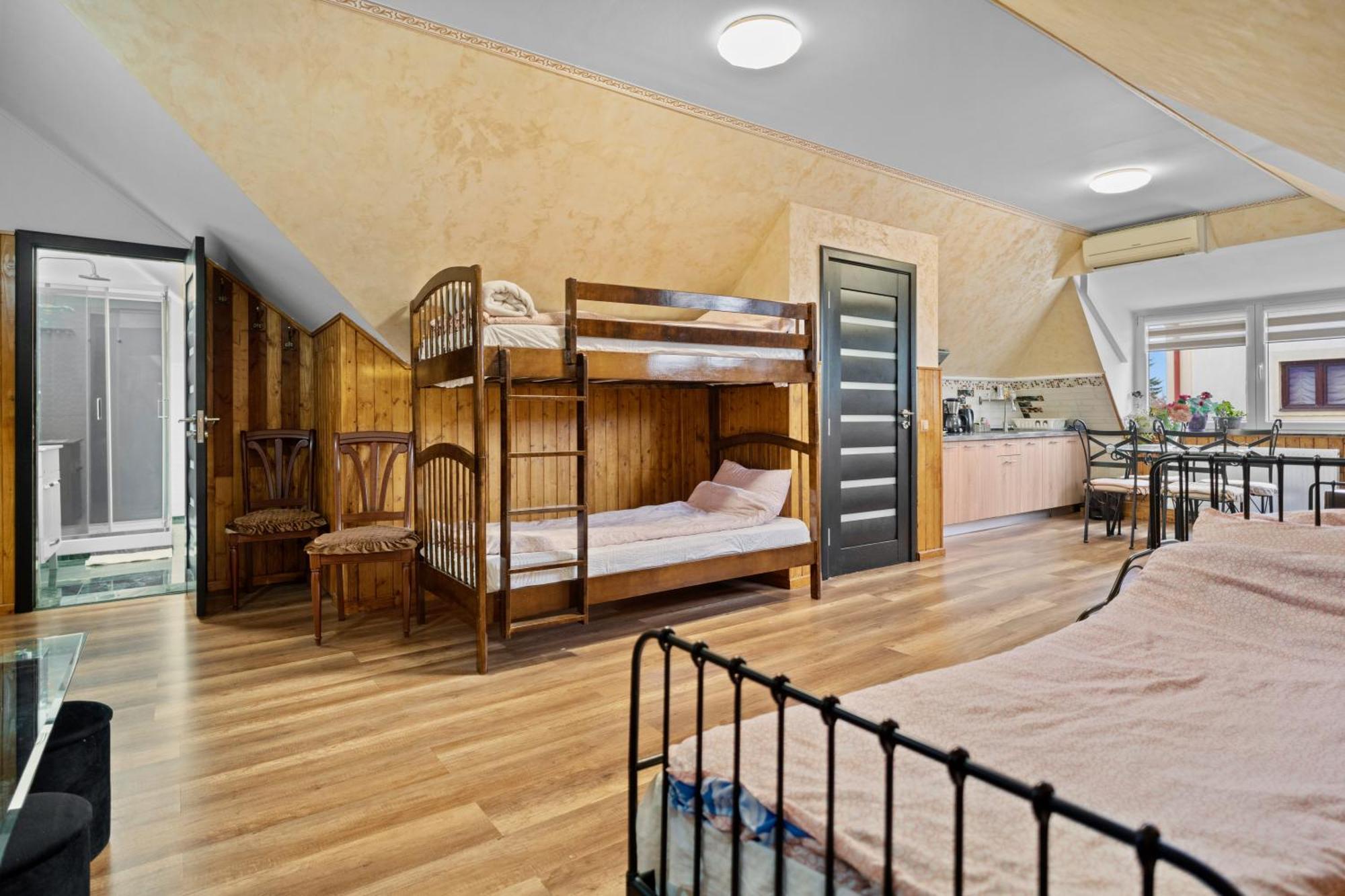 Luxurious Villa With Lush Garden And Huge Terrace Near Herastrau Park بوخارست المظهر الخارجي الصورة
