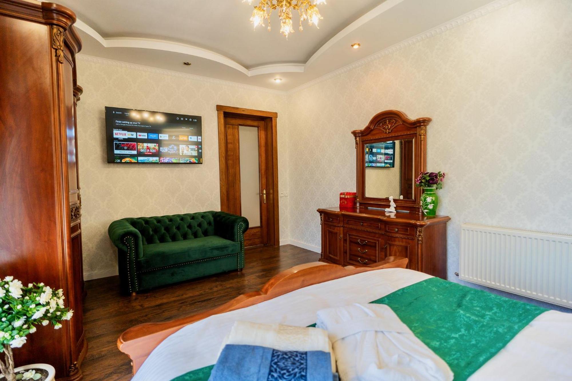 Luxurious Villa With Lush Garden And Huge Terrace Near Herastrau Park بوخارست المظهر الخارجي الصورة