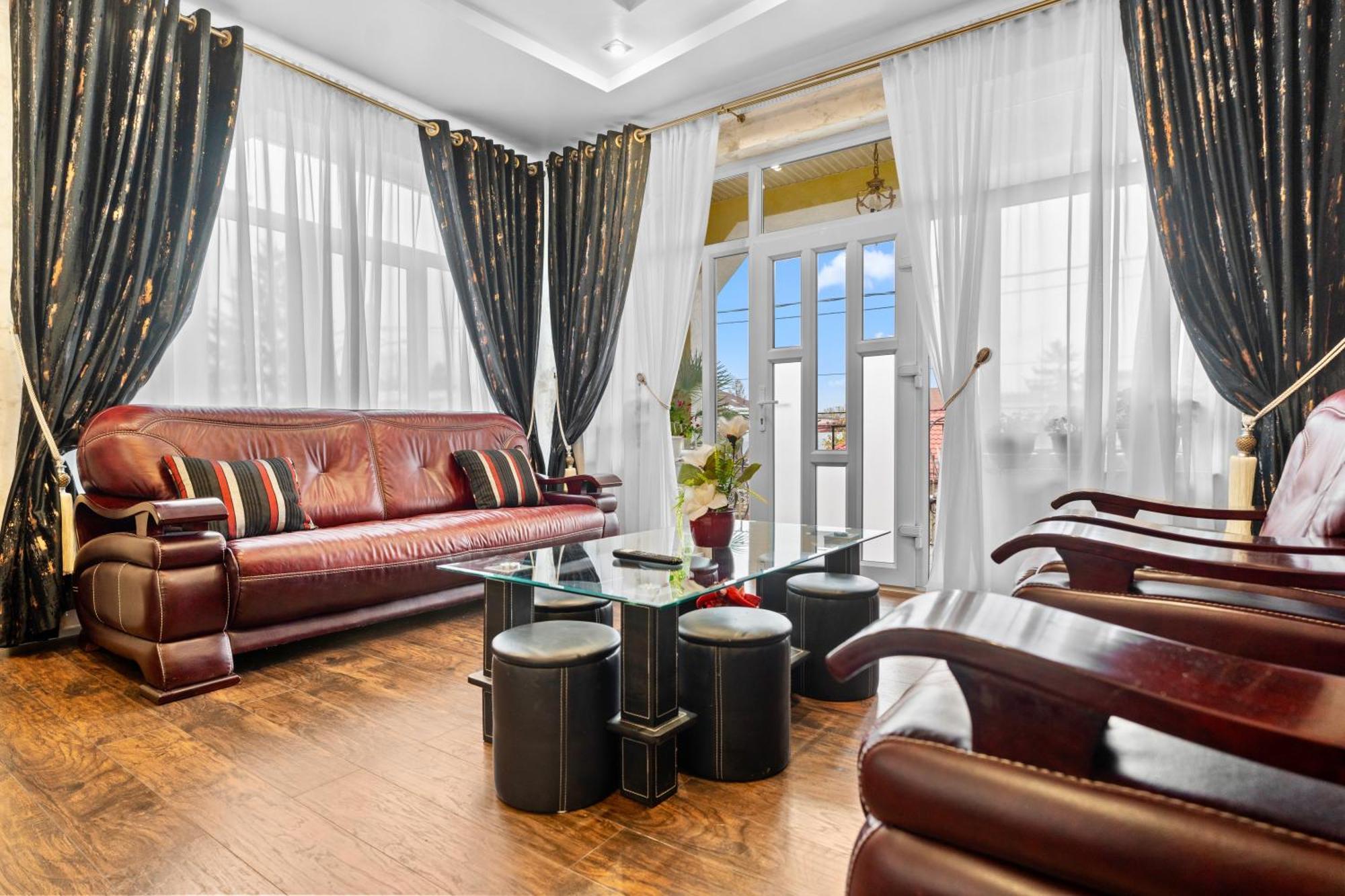 Luxurious Villa With Lush Garden And Huge Terrace Near Herastrau Park بوخارست المظهر الخارجي الصورة