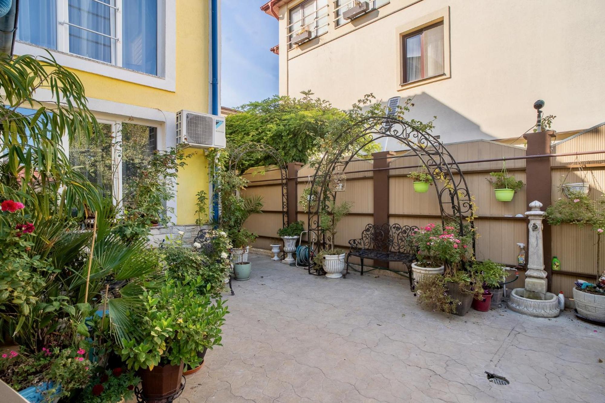 Luxurious Villa With Lush Garden And Huge Terrace Near Herastrau Park بوخارست المظهر الخارجي الصورة