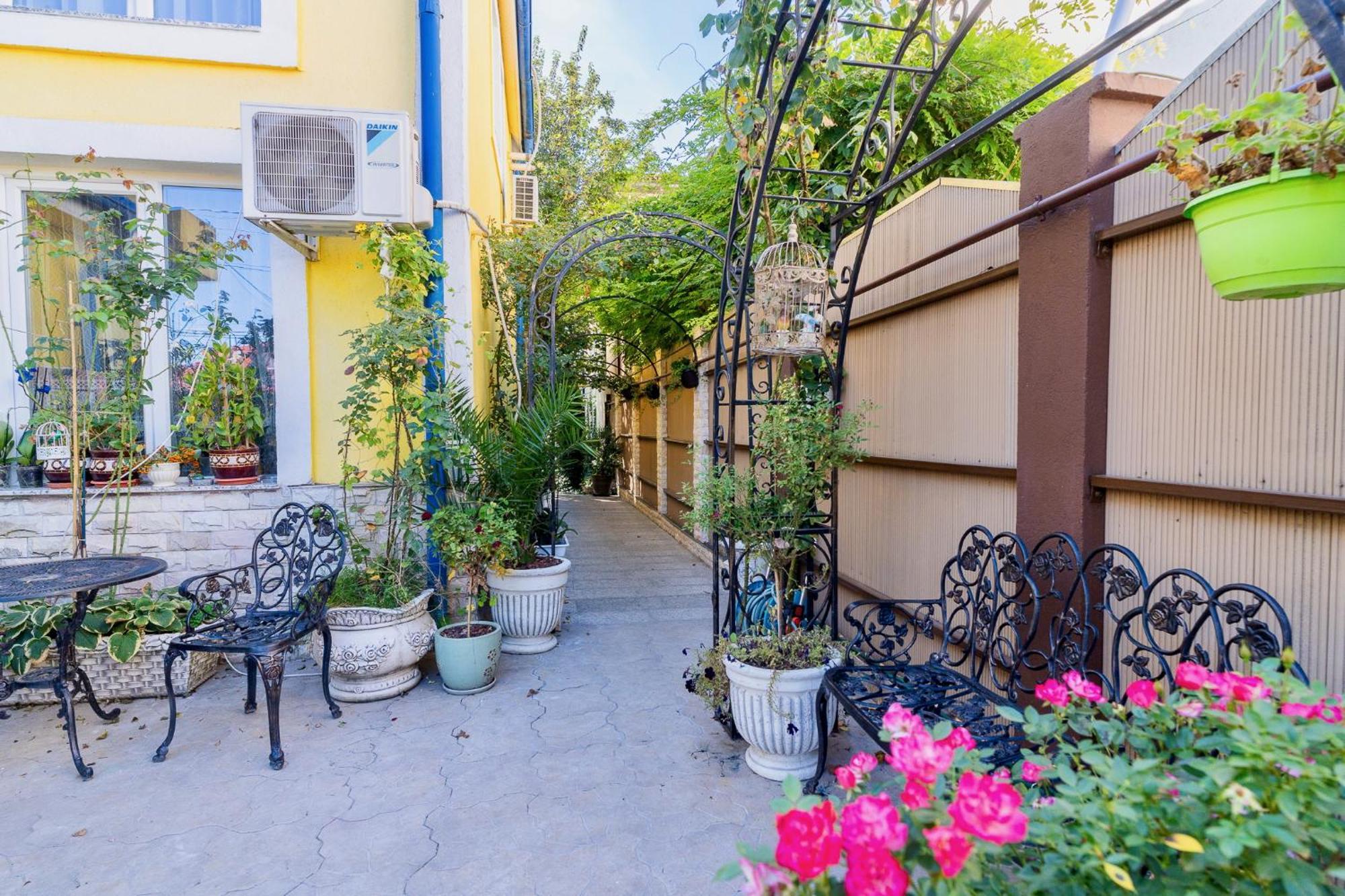 Luxurious Villa With Lush Garden And Huge Terrace Near Herastrau Park بوخارست المظهر الخارجي الصورة