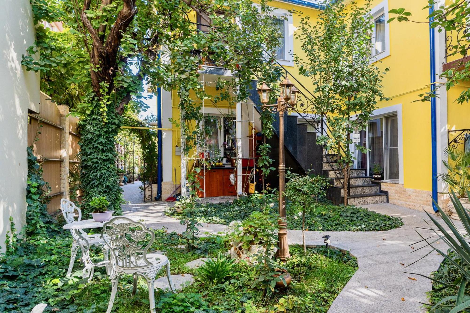 Luxurious Villa With Lush Garden And Huge Terrace Near Herastrau Park بوخارست المظهر الخارجي الصورة